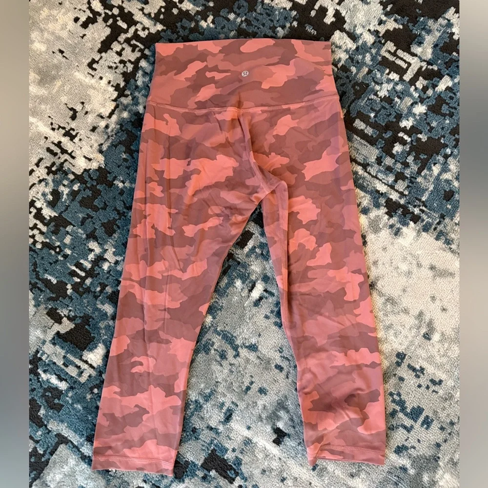 EUC lululemon Align Crop 21” Size 8 -049 - Picture 2 of 4
